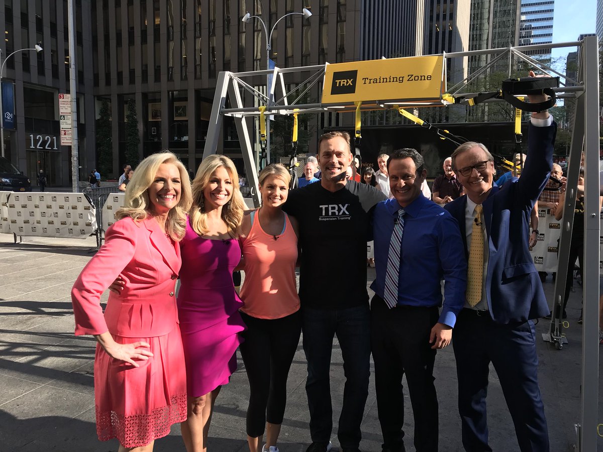 randyhetrick's tweet image. A little behind the scenes action from our TRX demonstration on @foxandfriends in NYC this morning 😎 If you missed it live, I’ll make sure and share the clip once it’s posted. #Made2Move #WeAreTRX #FoxandFriends