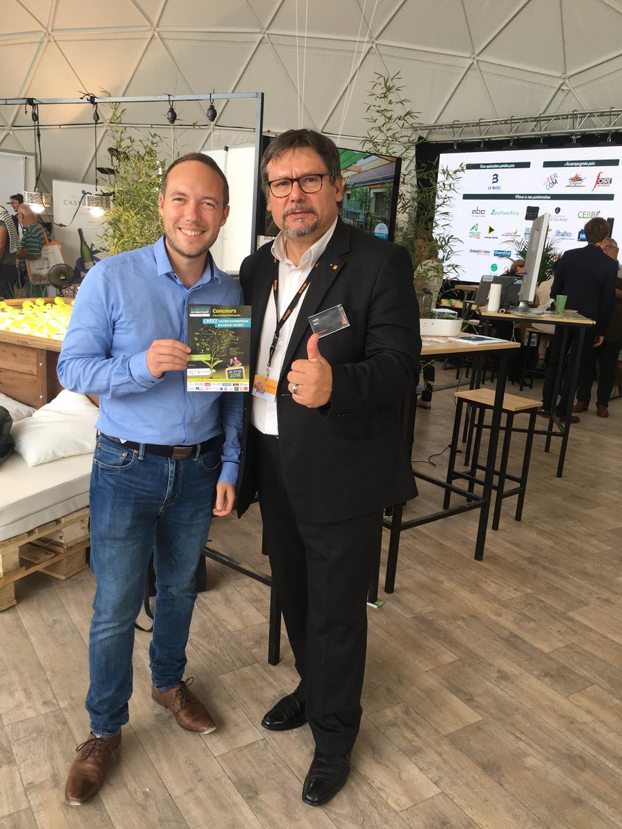 SUDLP_concours's tweet image. @AnthonyPuppo @ThinkndMake avec @Marc_OGIEZ_5152 a la #foirechalons18 avec #OrangeFDC18 . Merci @Orange_France de soutenir la @SUDLP_concours @SaintDizierFR !