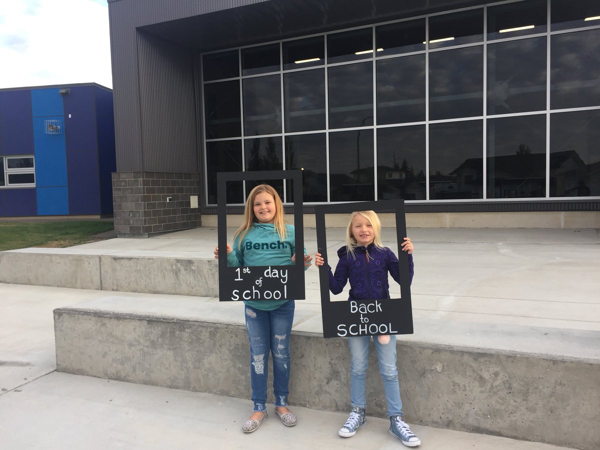 HaileyGale08's tweet photo. Back to school! #DKSfirstdayofschool https://t.co/dEPGm0zvcz