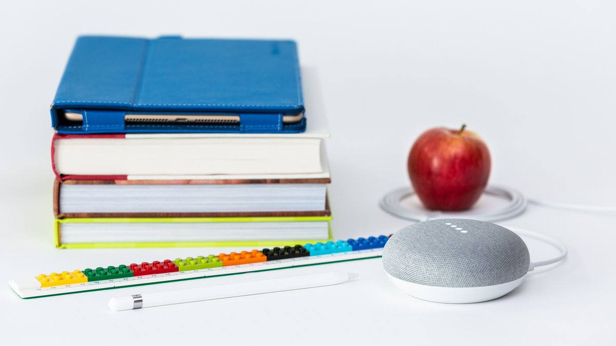 StuartShanker's tweet photo. It's the #FirstDayOfSchool! ✏️ Here are some whole classroom strategies educators can use to address anxiety:
🔹 Teach kids about their brains
🔹 Normalize anxiety and teach about its benefits
🔹 Frame mistakes as a natural part of learning https://t.co/ULWJgxlVhE