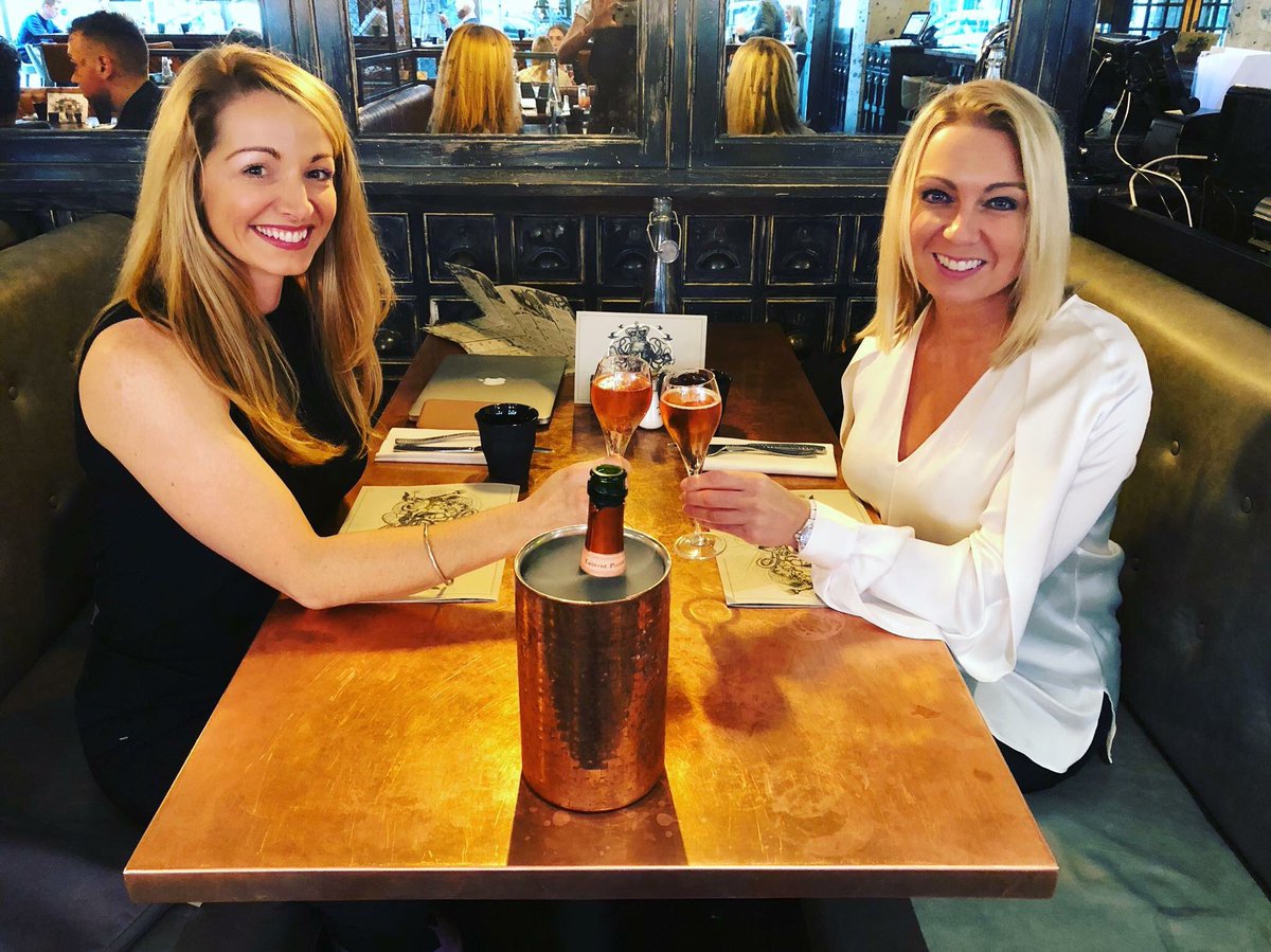 exposepro1's tweet photo. Cheers! Thanks for being awesome Manchester ππΌπ₯π @Sports_EmmaD @Sports_EmmaD
#ExposePro #Manchester #work #sport #sportsmarketing #sportsbiz #LPR #football #digitalmarketing #Reiss #womeninsport https://t.co/TxTcClEnyA