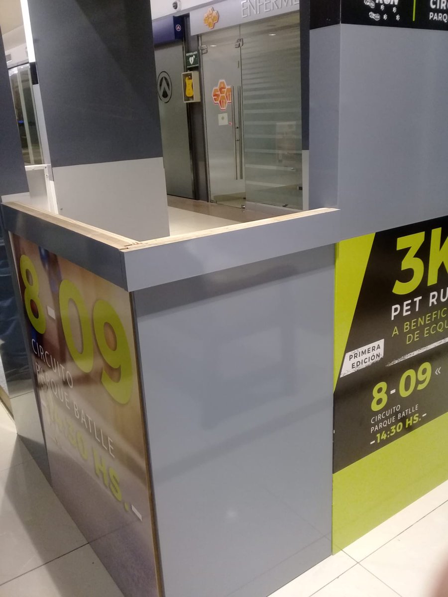 petrunuruguay's tweet photo. Desde muy temprano trabajando en el armado de nuestro stand 💪😊 
Recuerden que los esperamos para entregarles sus kits, de 10:00 a 22:00 hrs. en el acceso al WTC 🏢😃 https://t.co/oIlhQ6uypk