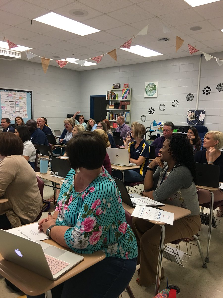 StephanieRush18's tweet photo. Lots of tech learning @JDCSNews #jdcspride #jdcstech https://t.co/4UG0rn9TMj