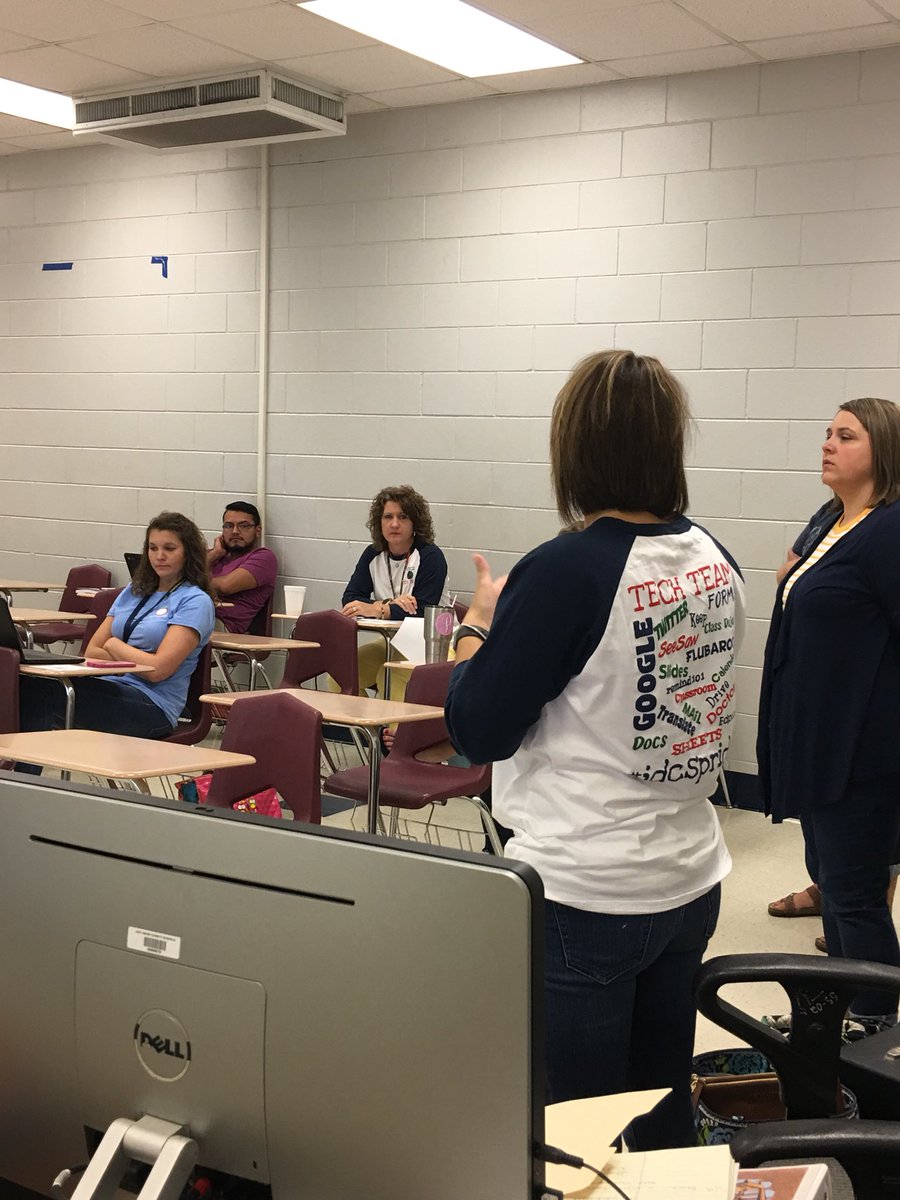 StephanieRush18's tweet photo. Lots of tech learning @JDCSNews #jdcspride #jdcstech https://t.co/4UG0rn9TMj