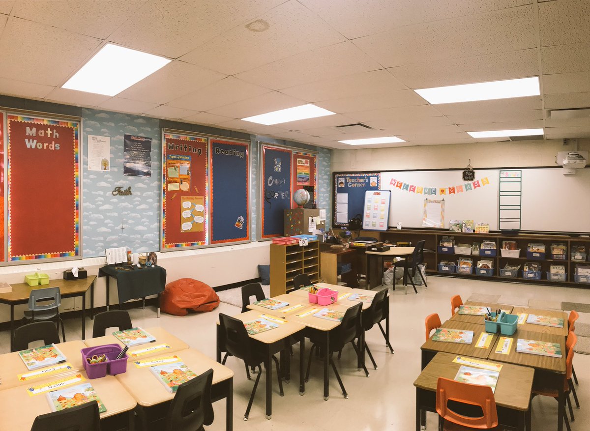 mrspearce_'s tweet photo. And we’re off to a great start! @1958holycross  #Grade2 #HCDSB #LetTheFunBegin https://t.co/PiDkNC2Thh