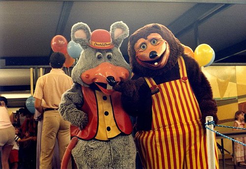 ❓QUESTION: What arcade do you have the fondest memories of gaming at as a kid?

For me, it is definitely @ChuckECheeses in the 80's and 90's.  They always had a huge selection of awesome #arcade games!! Plus... PIZZA!! 🍕🍕🍕

#retrogaming #videogames #gamersunite