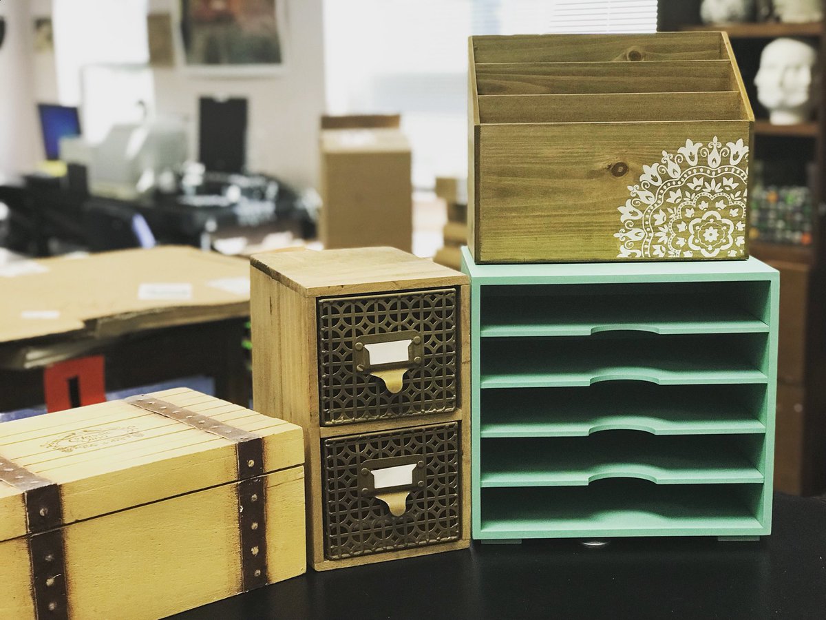 Loving my new desk storage setup! Hopefully this will keep me organized.🤞 #artroom #artsy #artteacher #artteachersofinstagram #firstdayofschool #decor #decoracion #decorating #artdecoring #art #desksetup #papersorter #filesorter #fileorganizer #fileorganization #homegoods