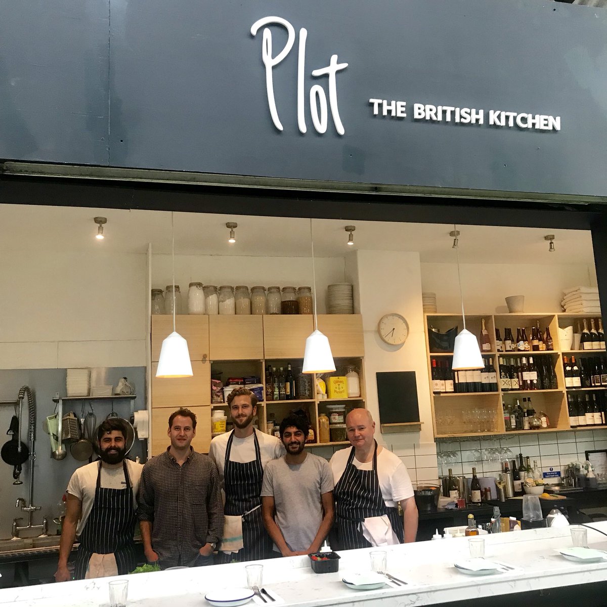 tootingnewsie's tweet image. Meet the team @plot_kitchen, serving modern British small plates in Broadway Market @bwmarkettooting. Recently included in @TimeOutLondon’s Top 100 restaurants! Their menu changes regularly with the seasons using locally-sourced produce. Open Tue-Sat eve &amp;amp; Thur-Sat lunch #Tooting