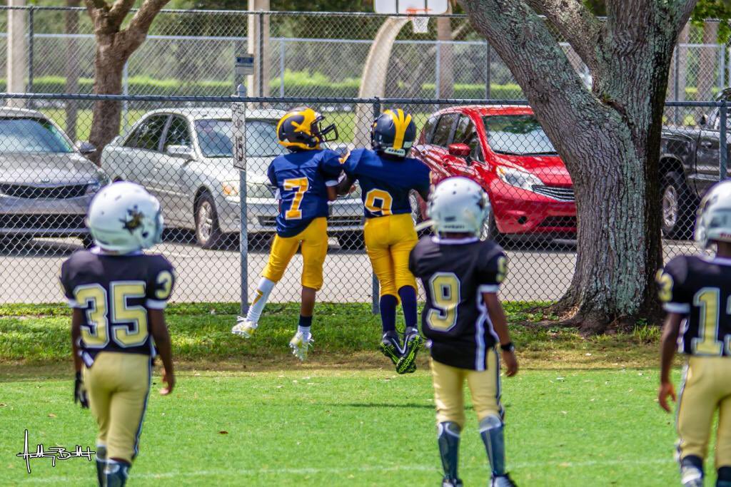 JarrettbrownQB's tweet image. 🌱 #CreatedPlayer #Athlete #YouthSensation  #AntioneWallaceJr. #Youth #Speed99 🌴