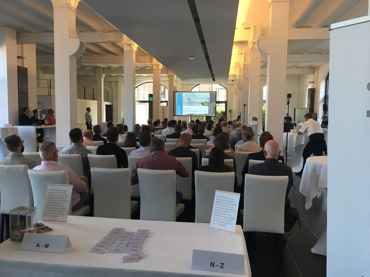 FlyNex_io's tweet photo. Hier noch ein paar Eindrücke #MuMVision2018 #Hamburg gemeinsam mit @coptercloud #BIM #Bauwirtschaft #Drohnen 
https://t.co/KW1rYOcLze https://t.co/4LyfeSaFkg