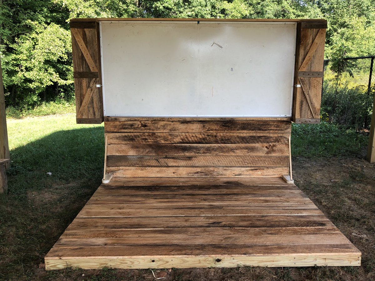 hutchingsele's tweet photo. Our outdoor classroom is ready to go! Thanks PTO and all the teachers who have worked on making this happen. https://t.co/pAAgXvl42J