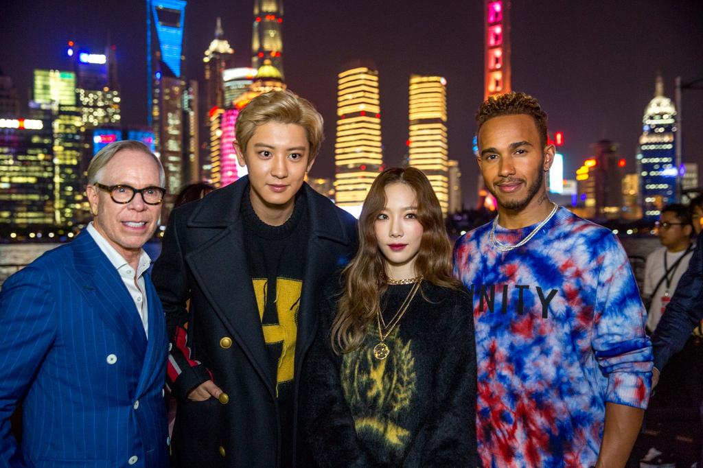 7Qwerty24's tweet photo. Yang lagi nunduk jangan sampai lolos 😍 #Chanyeol_TommyNow #chanyeol #EXO #weareoneEXO https://t.co/0dr6WANrqG