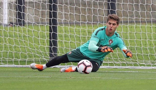 ngasoccer's tweet photo. SeleΓ§Γ£o @portugal A.
Very proud of #elmonstro @claudioramos1 .
.
#ngasoccer #nogoalsagainst #ngagoalkeeper #ngaevolution #goalkeepergloves #portugal #selecao https://t.co/4nM2jCFbRJ https://t.co/JqAIGo0pK4