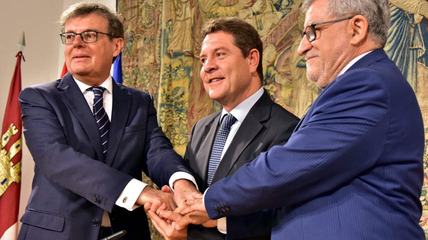 Día de extraordinaria relevancia para el futuro de la región y de nuestro sistema de educación superior con la firma entre <a href="/uclm_es/">Universidad de Castilla-La Mancha</a> y <a href="/gobjccm/">Gobierno de Castilla-La Mancha</a> del convenio de financiación plurianual 2018-2021. Todos nos tenemos que felicitar por la consecución de este importante logro.