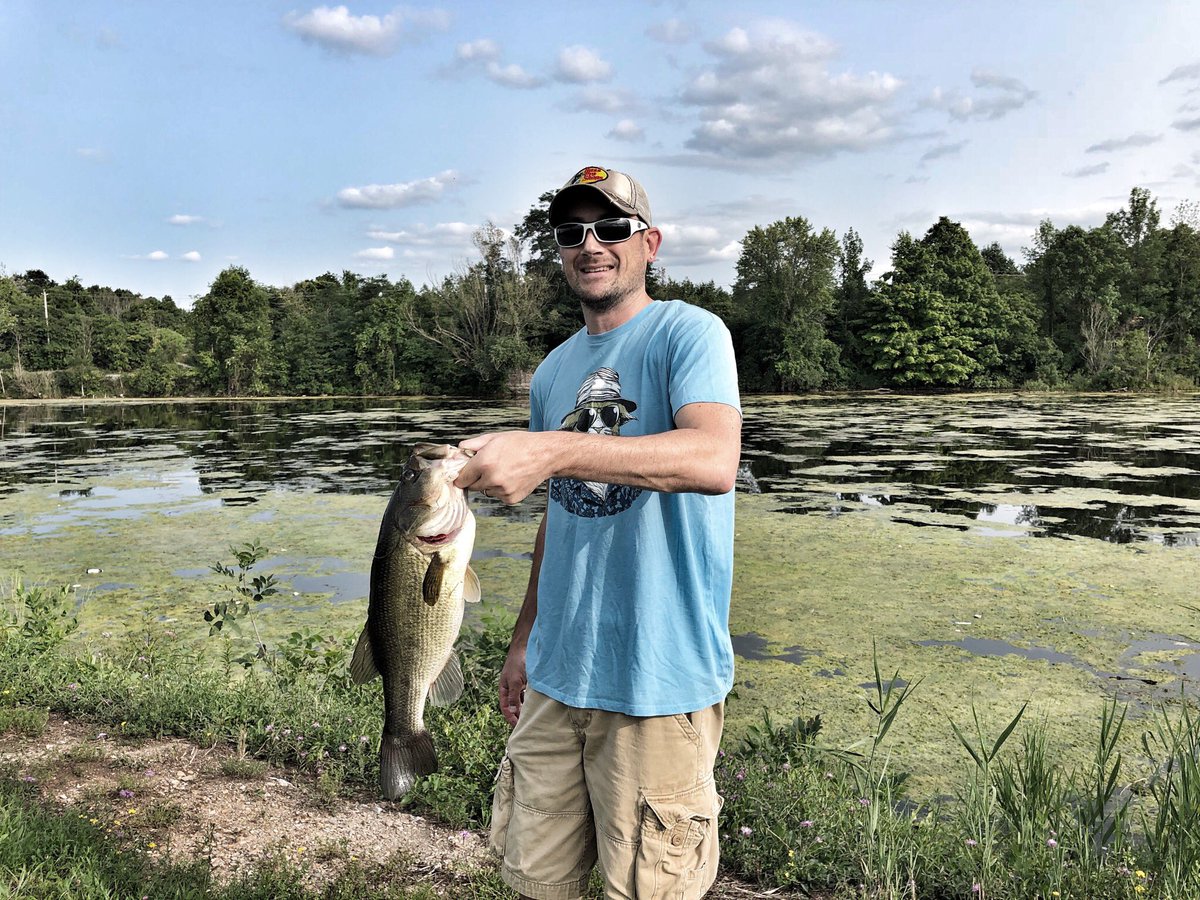FadedFishin's tweet photo. Glad I went for a walk!! #CNY #FadedFishin largemouth bass! 🎣 https://t.co/GPSMtVRik0