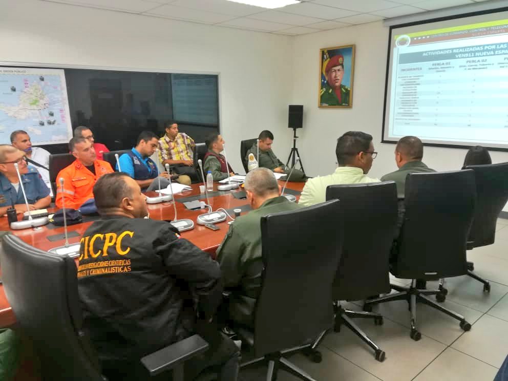 cicpc0399's tweet photo. Comisario Jefe Santino Sterrantino Jefe Delegación Estadal Nueva Esparta, en reunión semanal con los Organos de Seguridad de la Región, analizando los indices de criminalidad. @DouglasRicoVzla @PRENSACICPC @CICPCPREVENCION @Carlosgarate14 https://t.co/tINIdVndKV