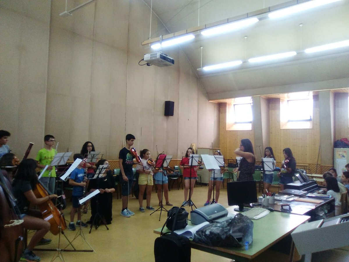 acberdion's tweet photo. Probando, probando... 1, 2, 3... #PrimerEnsayoGeneral #CursoOcellum18 #Música #Diversión #GrandesArtistas #Berdion #Zamora https://t.co/3VJX8r1P2M