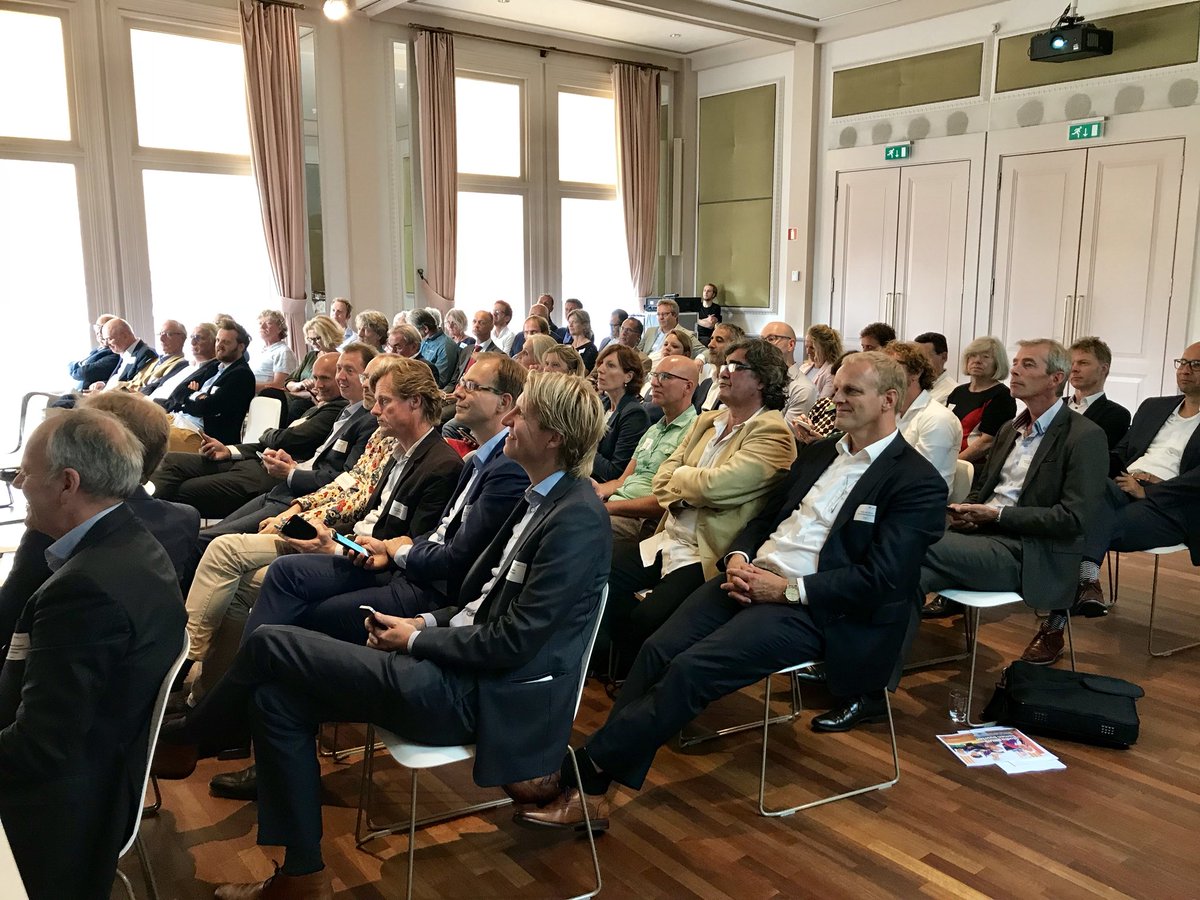 Grootste uitdagingen voor #woningcorporaties met Harry Kruiter en Nienke Schlette Instituut Publieke Waarden #stemkastjes #ElanCafé 2018