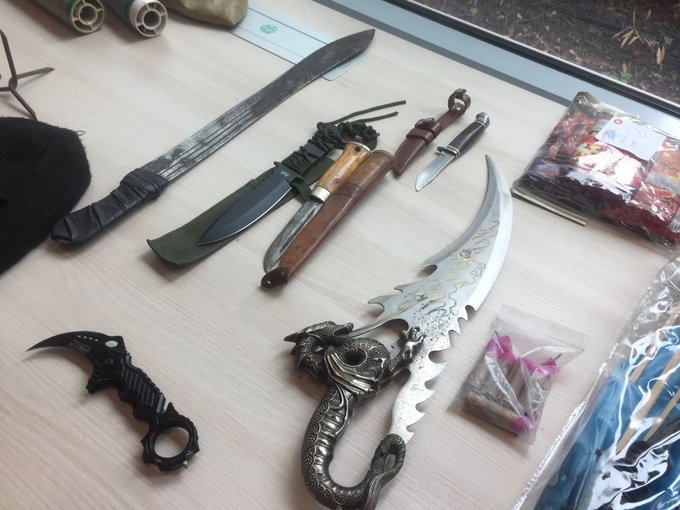 HambiBleibt's tweet photo. #Security(#climate/#food #insecurity)apparatus of #NRW now showing knifes confiscated 2 yrs ago from activists living in the forest to reduce public backlash of using force to continue #coal #extractionism deepening global #crisis costing millions of lives
#endcoal
#divest #RWE! https://t.co/R7EqCrDWss