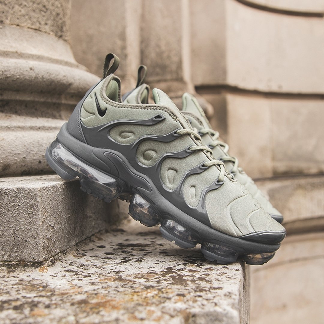 nike air vapormax plus dark stucco