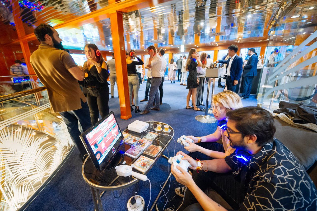 theREZtron's tweet photo. Some great shots from Friday have arrived from @splento....We'll be putting it all up on our facebook page later this week....#Retrotainment #eventprofs https://t.co/yO6XK5I9vQ