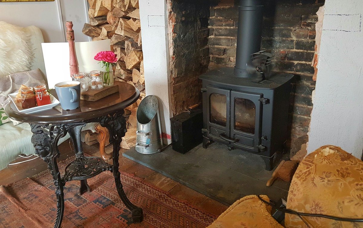 7 Awesome Public Places to Work in #SouthOxon - #Freelancers Rejoice!
#6 is <a href="/LASSCO3pigeons/">LASSCO</a>, real fires in the winter &amp; surrounded by amazing curiosities all year round. Most expensive latte bought here: @metline luggage rack, on wish list, added to bill!
buff.ly/2BLn3e5