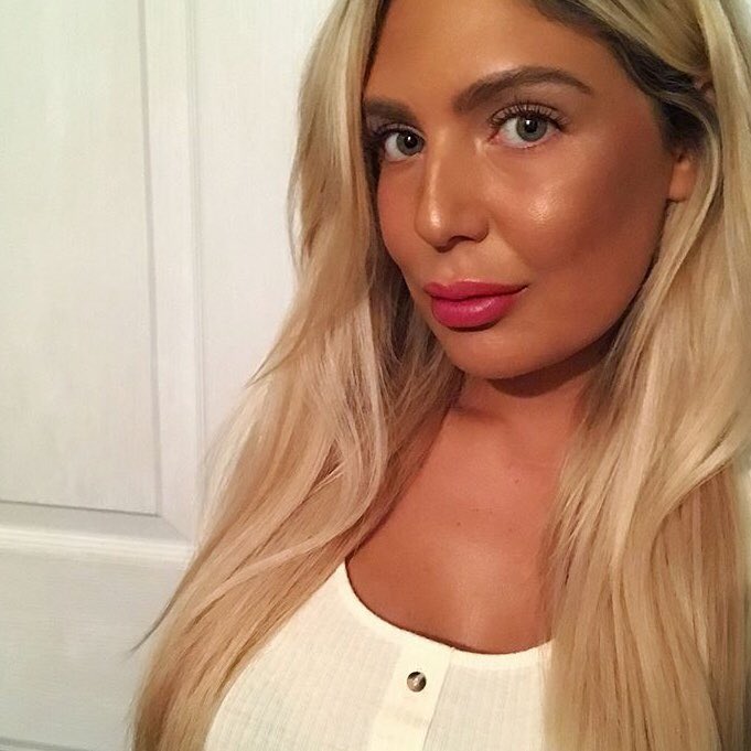 RoyalCosmetics's tweet photo. Love Island’s Grace Wardle looking gorgeous using our Bronzing Powder and Shimmer Brick 💕😍🤩 available to order from https://t.co/pw7OiqBD3N #royalcosmetics #loveisland #Gorgeous #bronzer #shimmer #loveisland https://t.co/DwVQoIcno4
