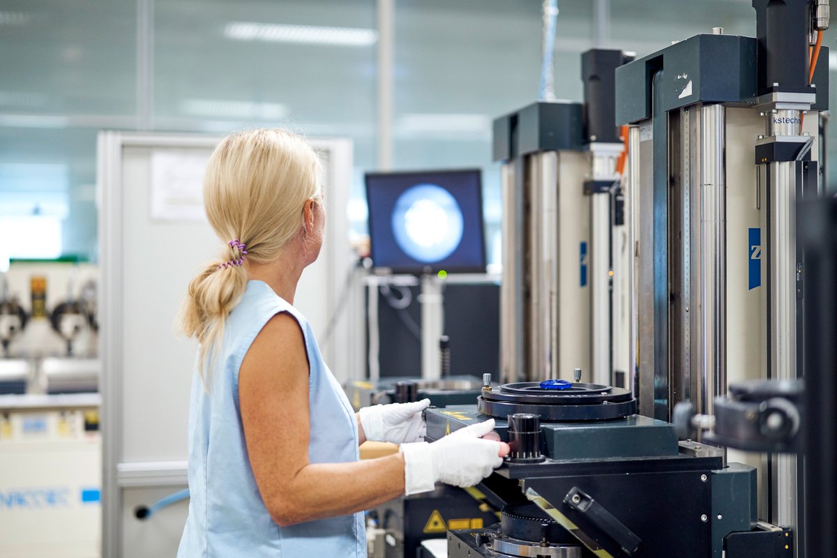 ZEISSCine's tweet photo. From raw glass to #ZEISS perfection! Get an insight into our #lensmanufacturing of the lens elements forming our #madeingermany #ZEISSSupremePrimes core element. https://t.co/sPTaYnOFoQ