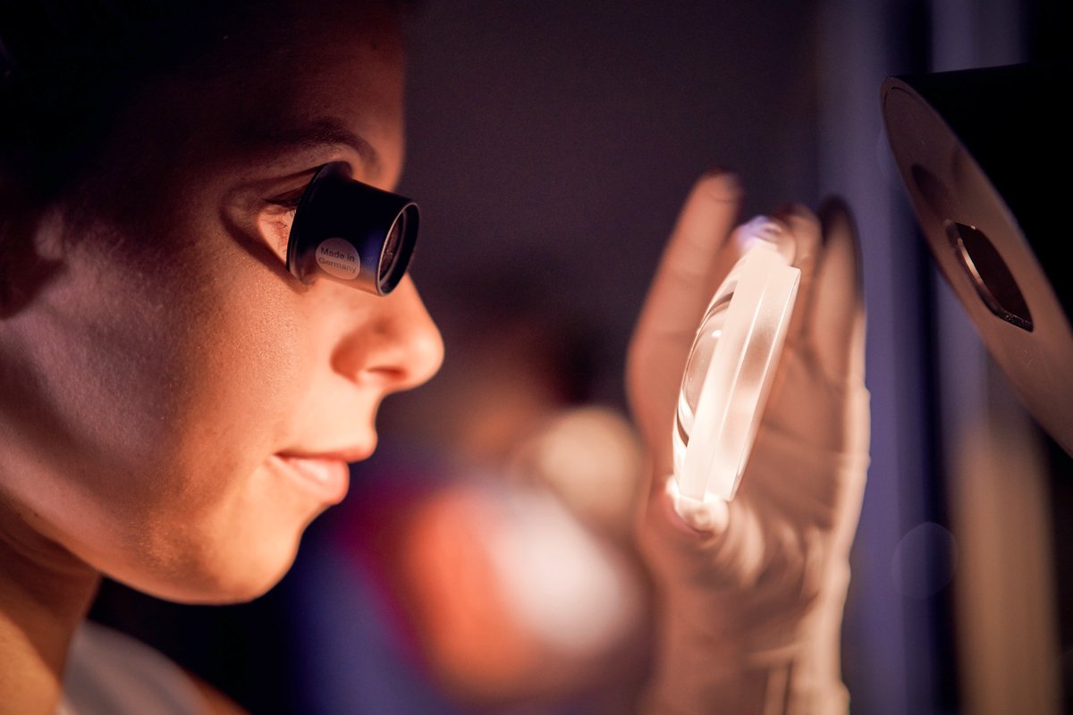 ZEISSCine's tweet photo. From raw glass to #ZEISS perfection! Get an insight into our #lensmanufacturing of the lens elements forming our #madeingermany #ZEISSSupremePrimes core element. https://t.co/sPTaYnOFoQ