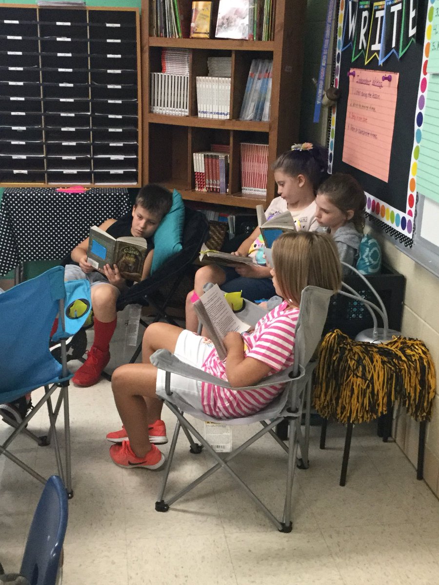 LebanonBoswell's tweet photo. Rich literature conversations in 4th grade this morning using Castle in the Attic and Digital Readerβs Notebooks @LebanonR3 @CarlaMobley #R3reads #R3learns https://t.co/bQT8UARkK1