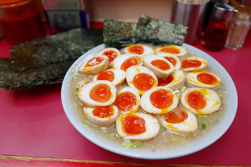 味玉炸裂ｗｗｗ　夜中に食べるラーメンっておいしいよね？