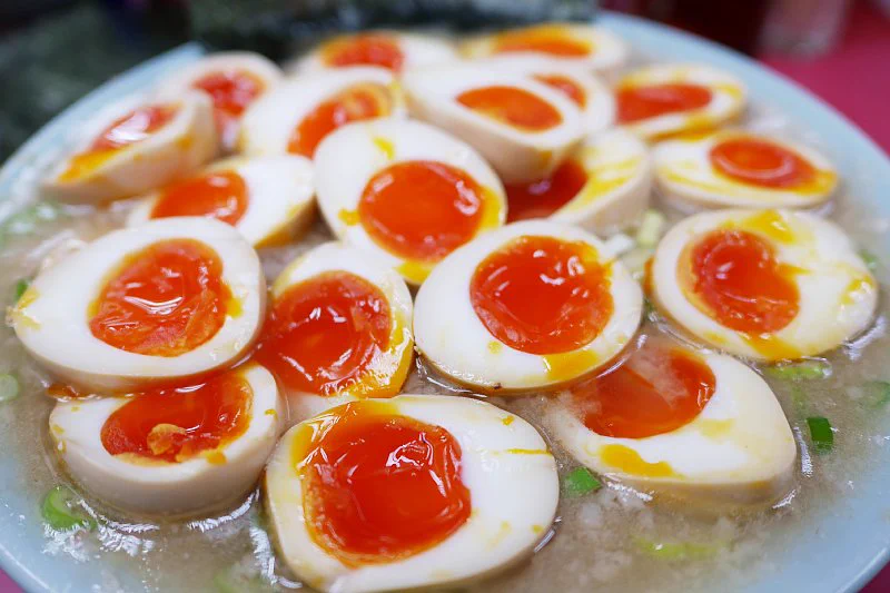 味玉炸裂ｗｗｗ　夜中に食べるラーメンっておいしいよね？