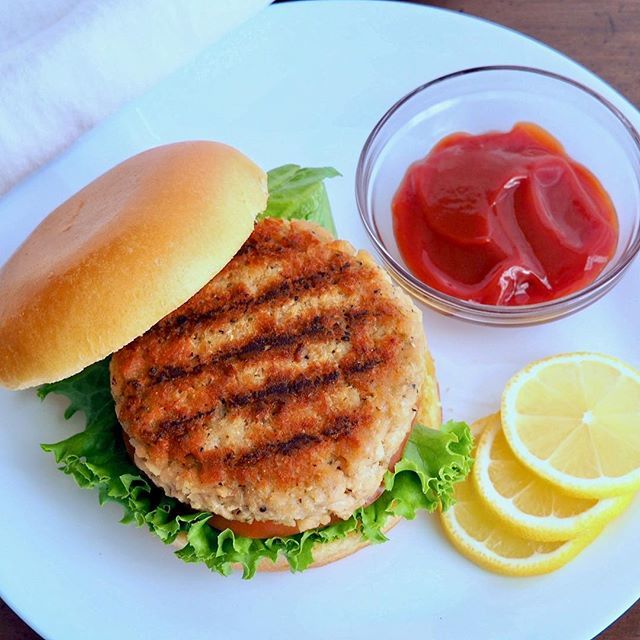 eathungryplanet's tweet photo. The holiday weekend is over. Our SW Chipotle Chicken Patty is not. #hungryplanetchicken #plantbased #madebychefsforchefs
.
.
.
#chickensandwich #chicken #plantpowered #lessmeat #plantbaseddiet #cleanmeat #healthyfood https://t.co/WL9kHztpVn