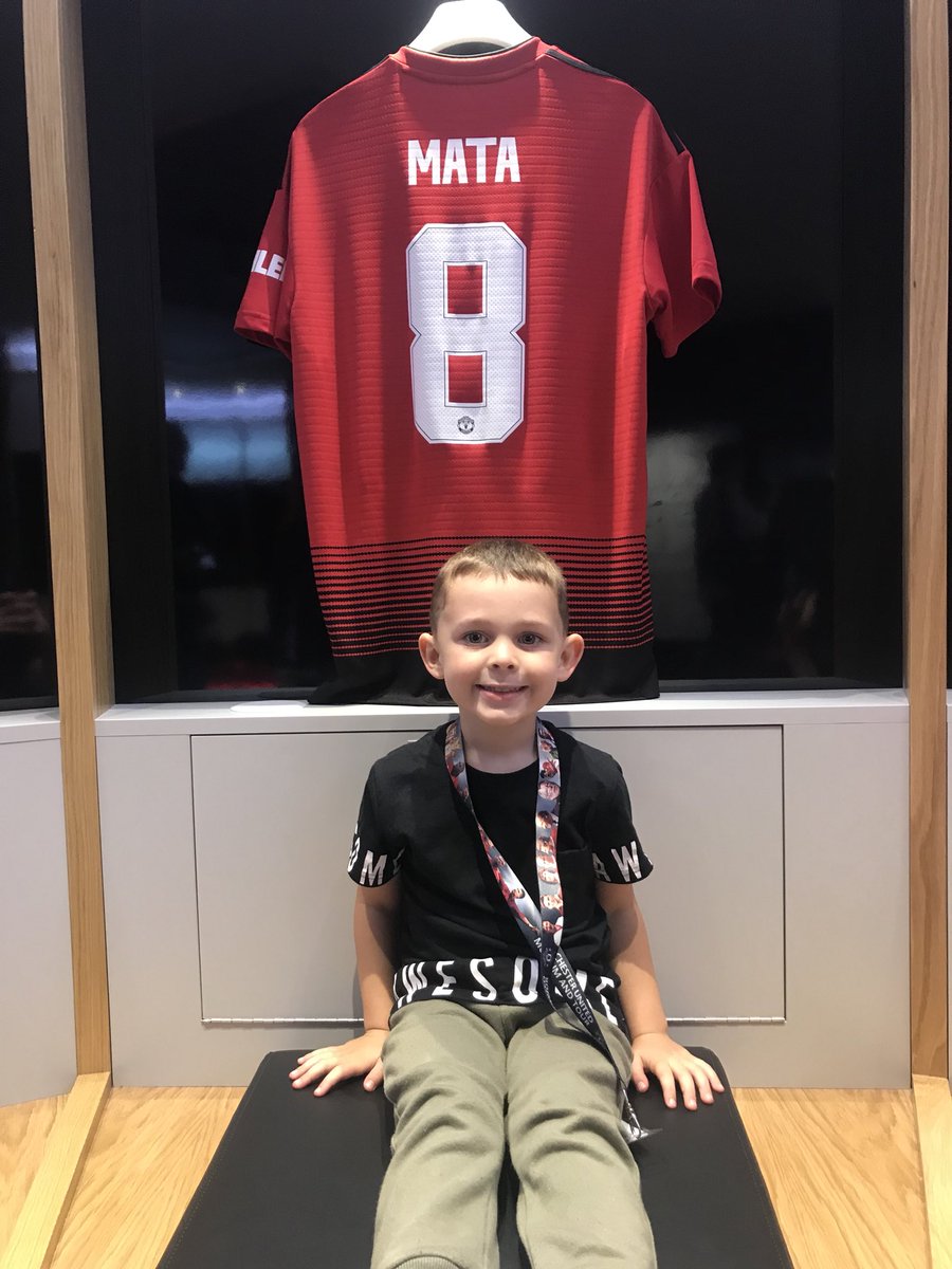 ChrisPearce_90's tweet photo. I asked Oscar who his favourite player is, straight to @juanmata8 #MUFC #Mata8 @ManUtd https://t.co/5RwmIKM4kQ