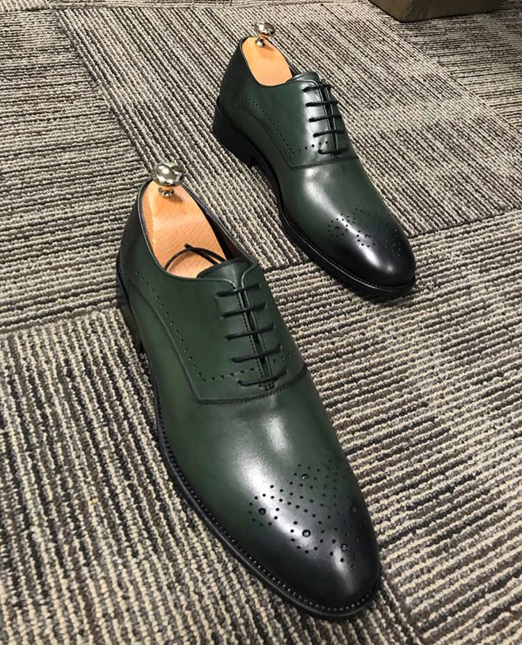 SayEntrepreneur's tweet image. Relevance For Men  shoes!!!  🔥🔥🔥

FOUNDER: @TshepoTsala 

Studio Address: Pretoria Gautrain station 
Contact: 081 206 5623