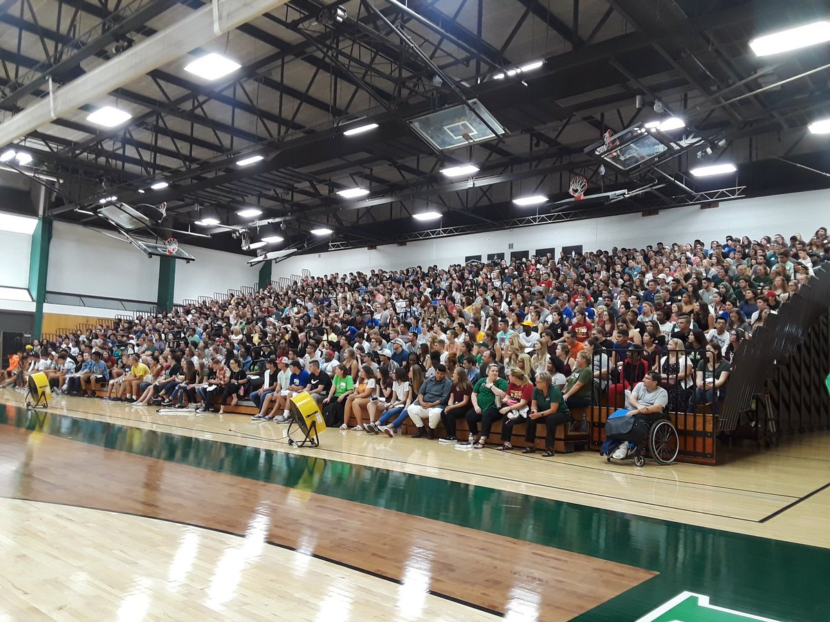 drtlmcg's tweet photo. What an awesome group of new Rangers at UW-Parkside's New Student Convocation! Here's to a great year! https://t.co/rkHBKvRLD1