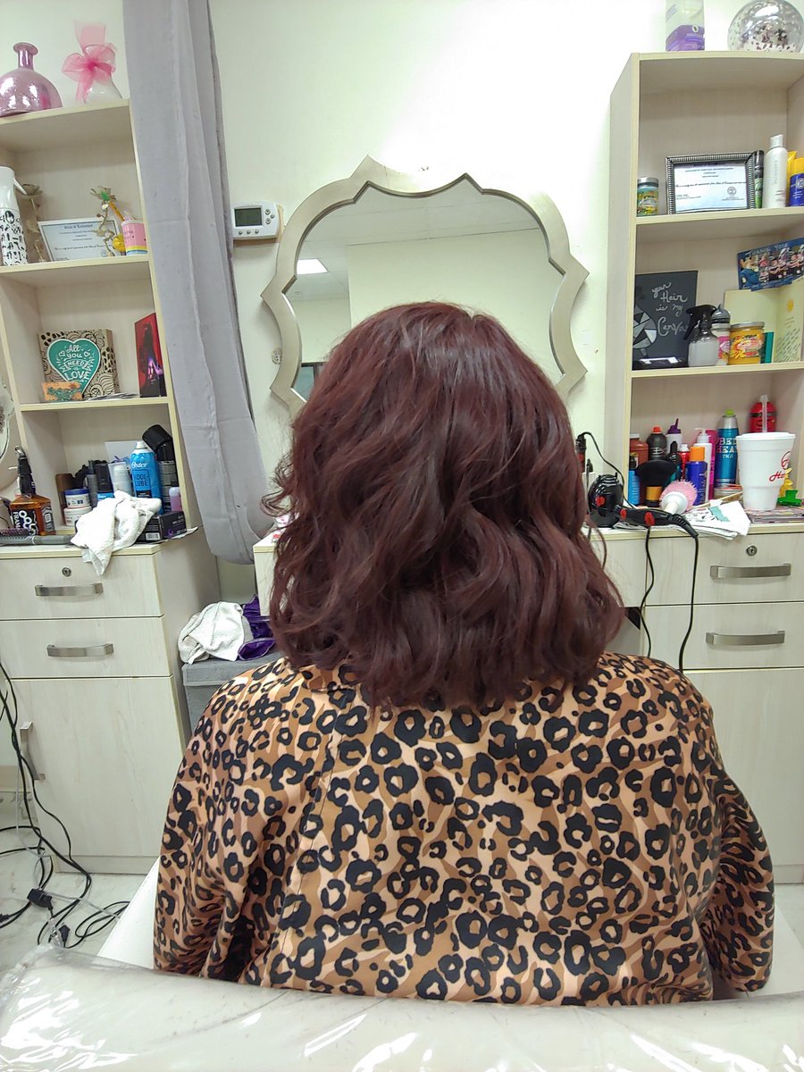 CarlieW13's tweet photo. Lever 4 mahogany on Renee Ann Wenner #hair #haircolor #color #haircut #cut #salon #studio115 #stylist #cleveland #clevelandtn #style #red #mahogany https://t.co/yzeLfyzwhC