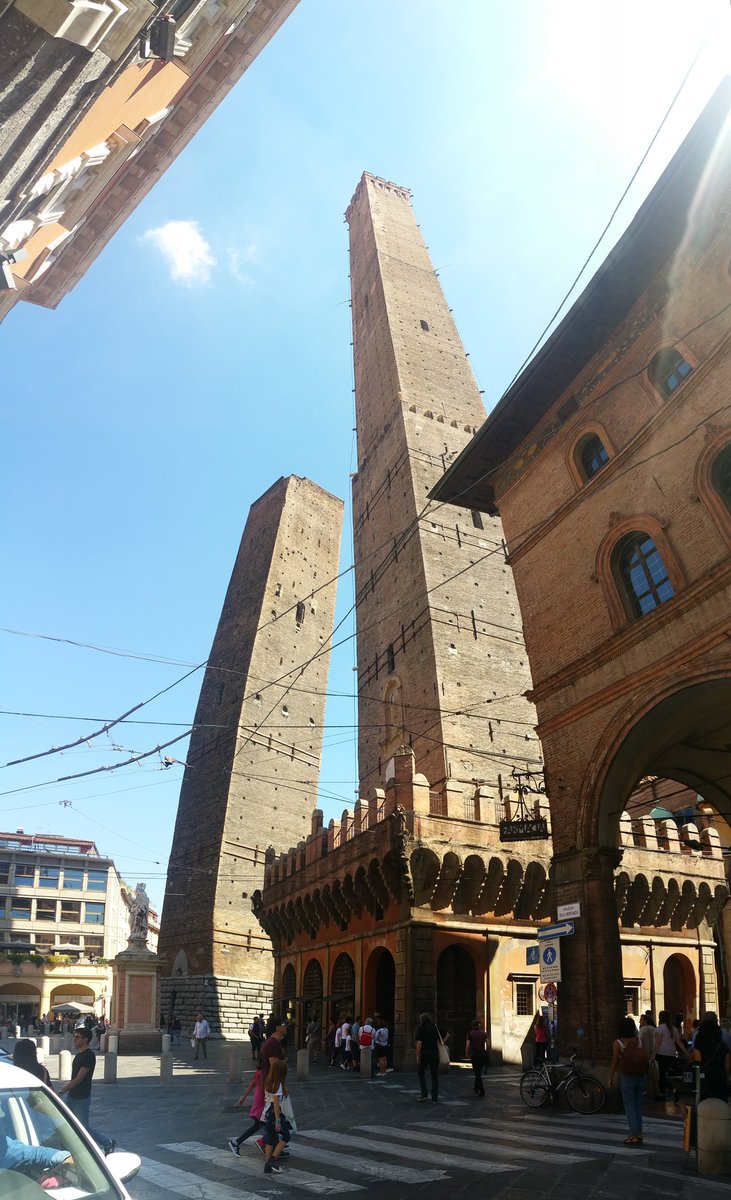 Dalph's tweet image. Heute in Bologna - Zwischenstop auf dem Weg nach Korsika - nette Türme gibt es hier - der hier (Asinelli) knapp 100m aus dem 11. Jahrhundert