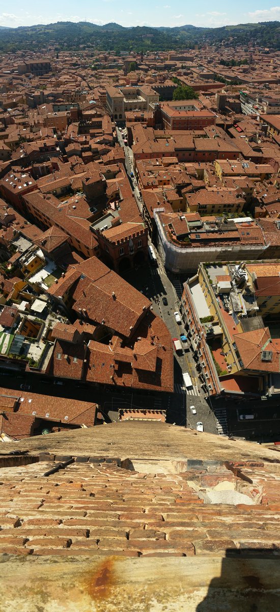 Dalph's tweet image. Heute in Bologna - Zwischenstop auf dem Weg nach Korsika - nette Türme gibt es hier - der hier (Asinelli) knapp 100m aus dem 11. Jahrhundert