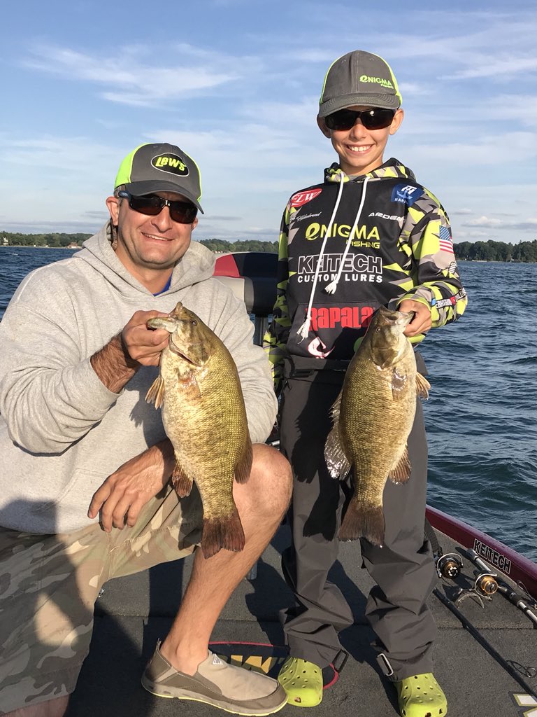 CalebHFishing's tweet photo. The past couple of days I was able to fish in Thousand Islands with my dad and my Uncle Pat.  I went up to catch Monster Smallies and practice drop-shotting.  I was able to catch a couple nice ones and on my last cast I caught a 5lb’r. https://t.co/3pdkLU3i82
