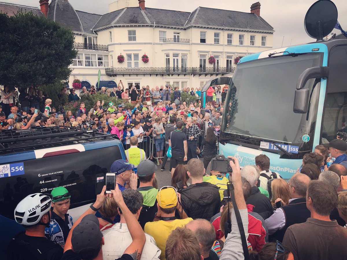 #TDF2018 winner <a href="/GeraintThomas86/">Geraint Thomas</a> in Barnstaple following Stage 2 of <a href="/OVOEnergy/">OVO</a> Tour of Britain yesterday! #tourofbritain <a href="/DevonToB/">Devon Tour of Britain</a>