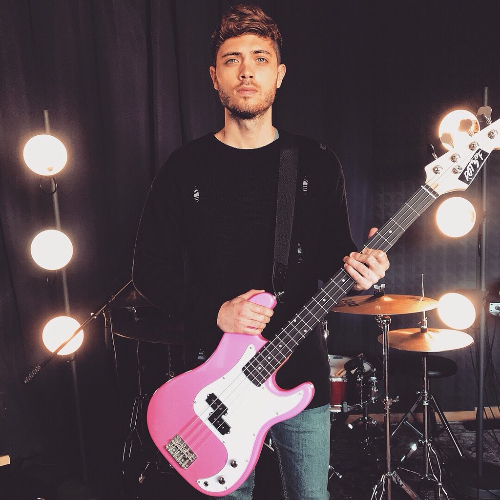 RoomOnThe3rdFloor tweet media