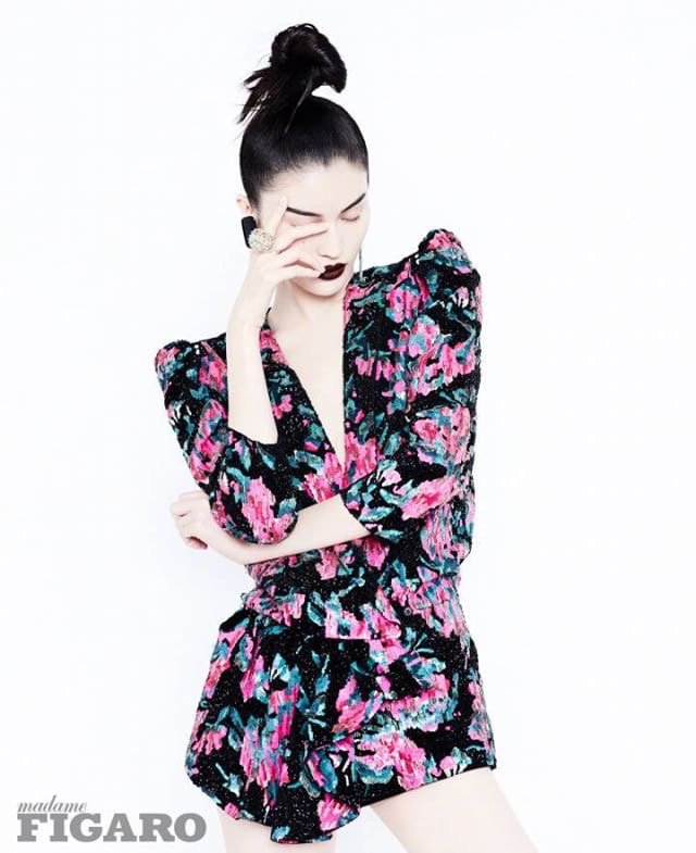 NewYorkModels's tweet image. COLOR CODE 🌈  Supermodel #SuiHe dressed in abstract print and vibrant hues 📸 by Liu Zongyuan for the #TheSeptemberIssue of Madame Figaro China  🇨🇳
#NYMMWomen #NYMMIcon