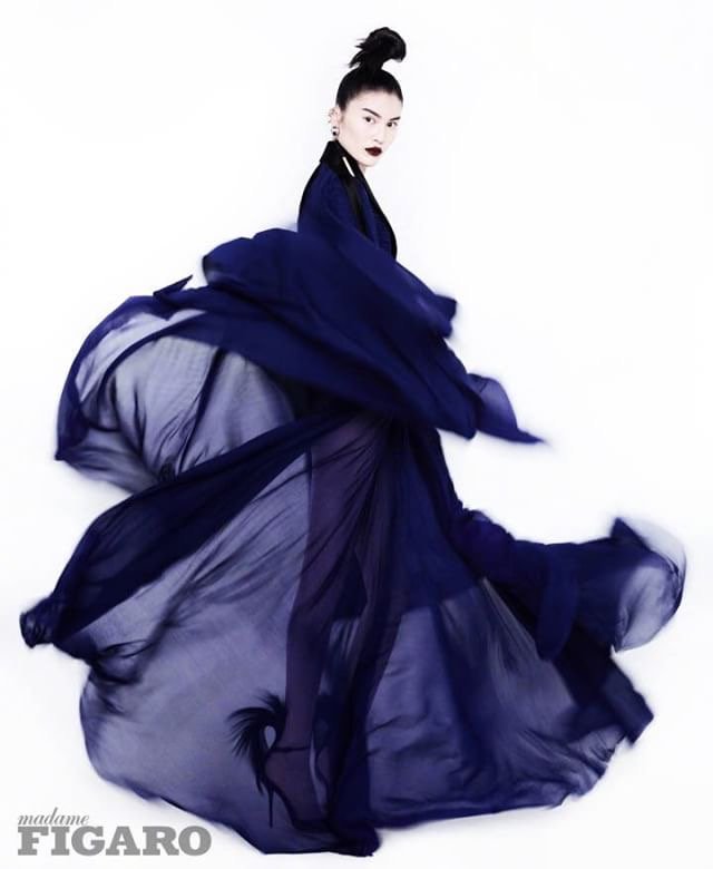 NewYorkModels's tweet image. COLOR CODE 🌈  Supermodel #SuiHe dressed in abstract print and vibrant hues 📸 by Liu Zongyuan for the #TheSeptemberIssue of Madame Figaro China  🇨🇳
#NYMMWomen #NYMMIcon