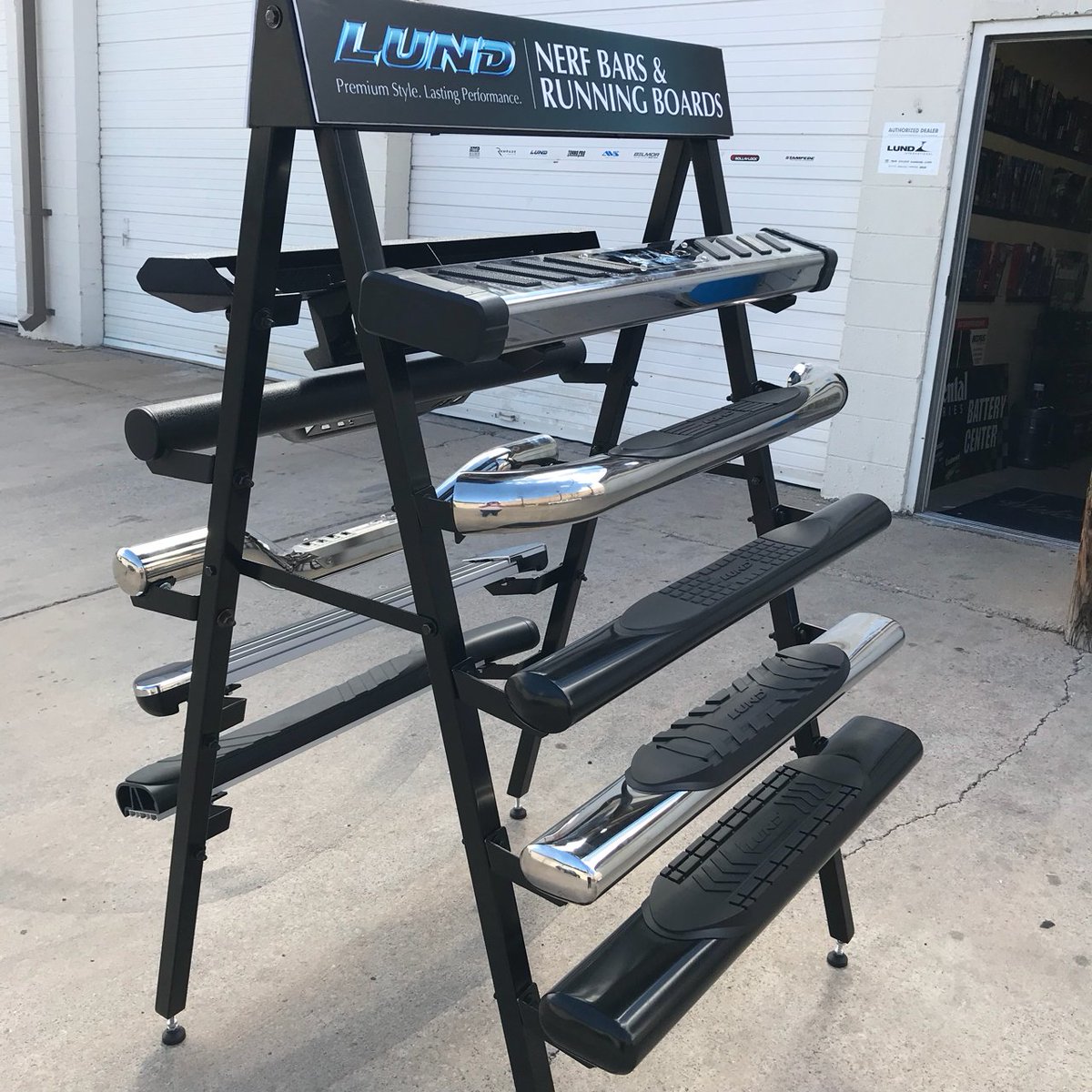 cgstruckequip's tweet photo. Look at this beauty from #Lund! Thank you! Stop by today to see all the variations possible! #chevy #ford #nissan #toyota #ram #nerfbars #runningboards #ourcustomersrock #makeityourstyle #ourvendorsrock #vehicleaccessoryspecialists via https://t.co/zw1fnSd58g https://t.co/YNPOk86F6w