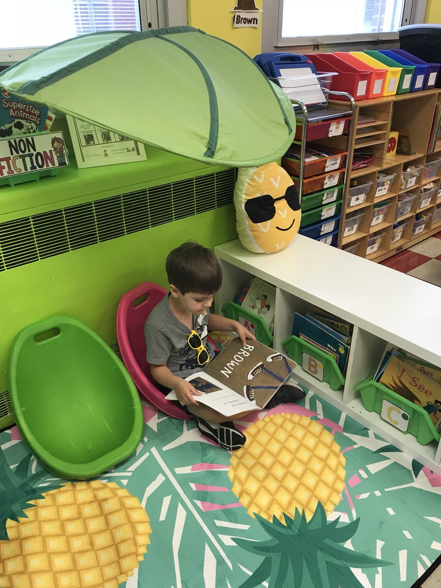 mrsvalvo_'s tweet image. These happy kinders made themselves right at home today! #firstdayofK #MineolaProud @Hampton_Street