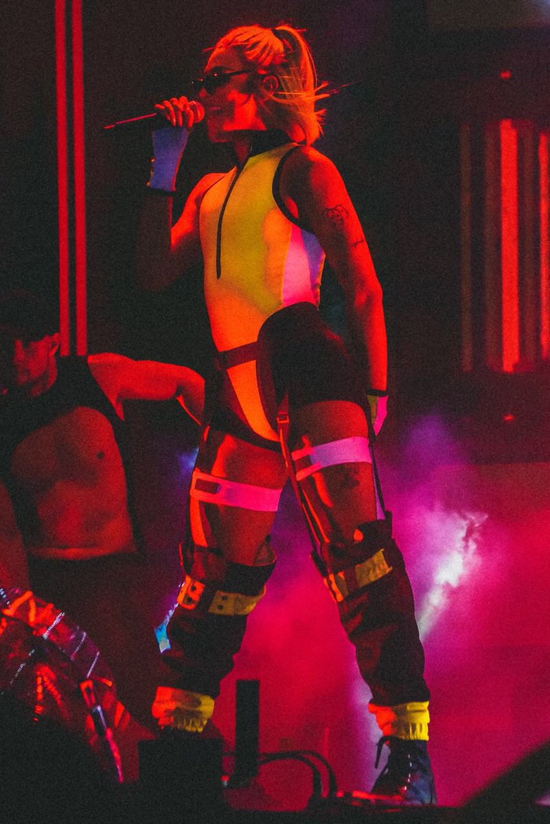 pabllovittar's tweet photo. // cyber gurl ✨🔫 https://t.co/JG4Lh0gaXw