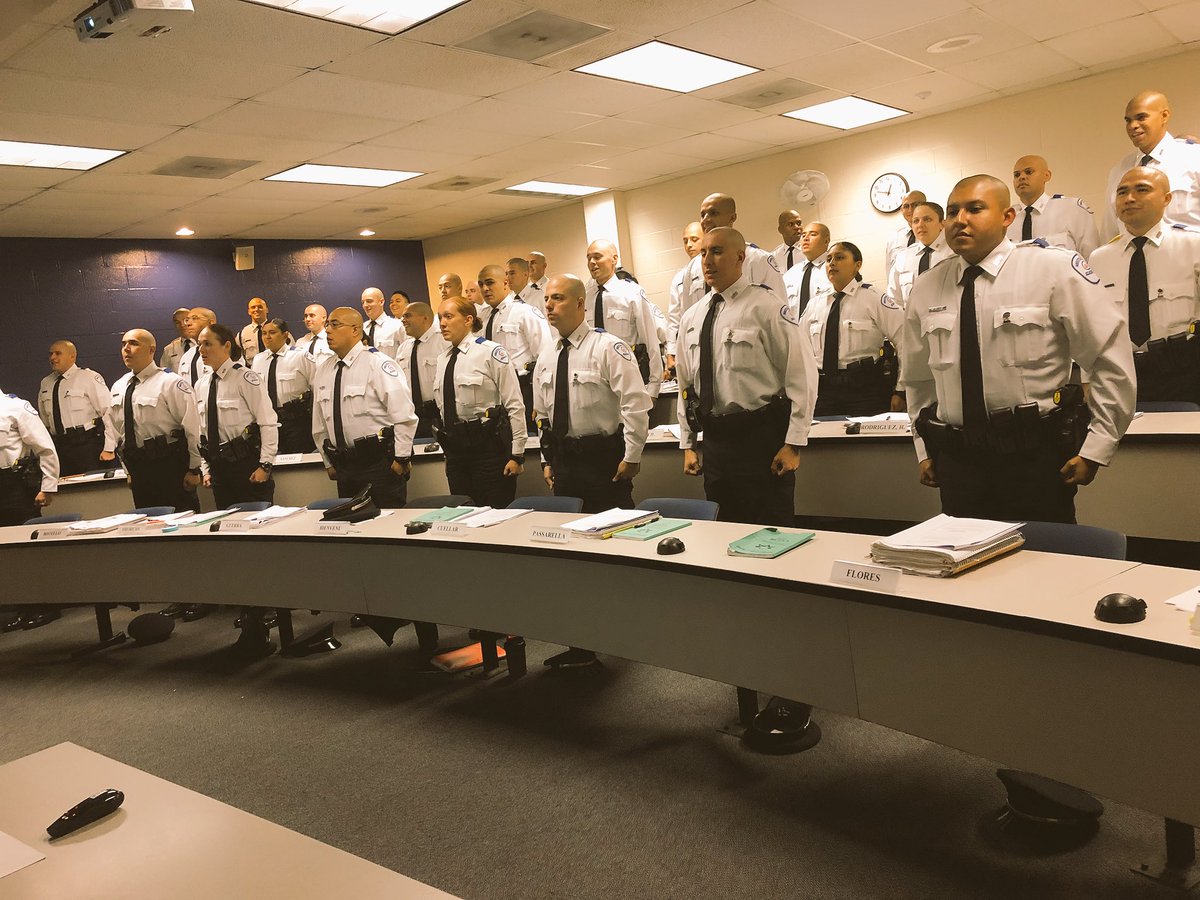 jg_abad's tweet photo. The best part of my job is teaching cadets 3 weeks prior to their graduation. One class starting, one class leaving. #Class236 #youreAlmostthere #bluefamily 💙#RelationalPolicing #Youngblood 👮🏼♂️👮🏼♀️ #Godwatchoverallofyou #enjoytheride @houstonpolice @ArtAcevedo https://t.co/6uhVhdjDFx