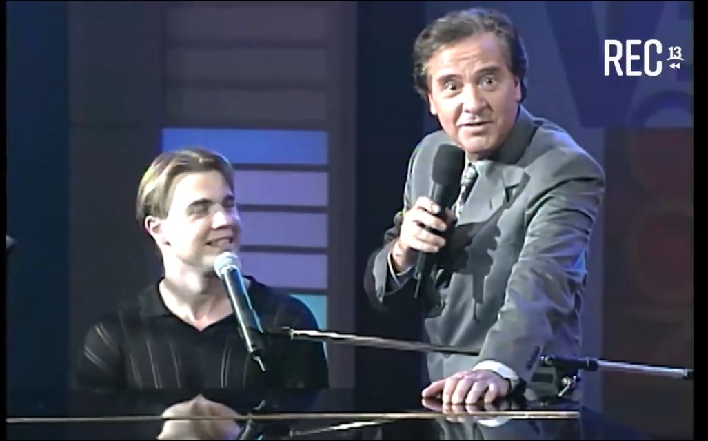 blondieclub's tweet image. En un mundo paralelo el pollo fuentes era nuestro Jools holland.