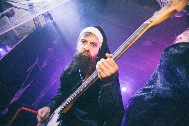 fuxkingfiesta's tweet photo. #TBT de cuando el año pasado hicimos un especial de HALLOWEEN  con show de @warhololiveira 😈😵****************************************************************************************#fuxkingfiesta #agendamusical #conciertos #panoramas #panoramashot #carrete #chilerock #concie… https://t.co/en7vxE232N